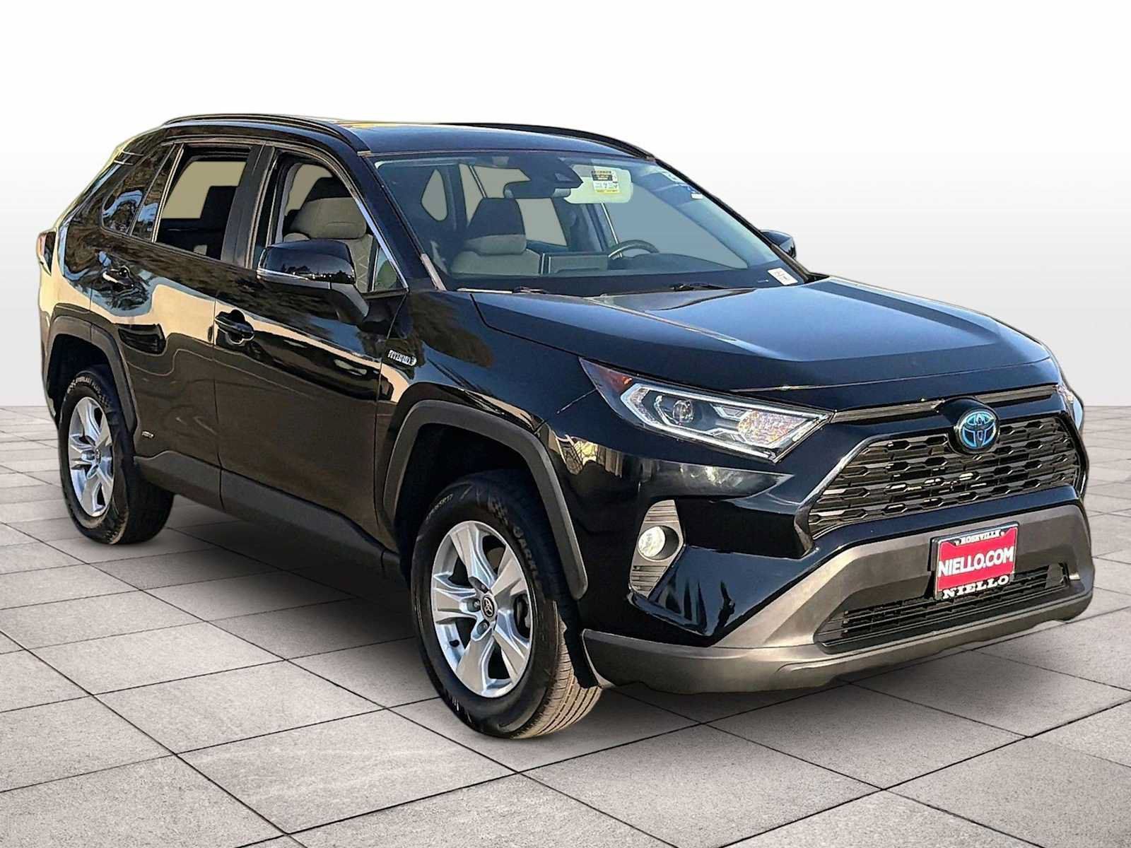 Used 2021 Toyota RAV4 XLE w/ Convenience Package AWD/4WD image 2
