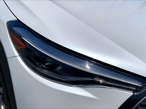 Used 2025 Toyota Corolla Cross XLE w/ Convenience Package FWD image 27