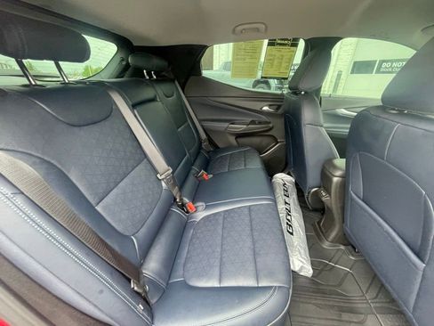 Used 2023 Chevrolet Bolt EUV LT w/ Convenience Package FWD image 26
