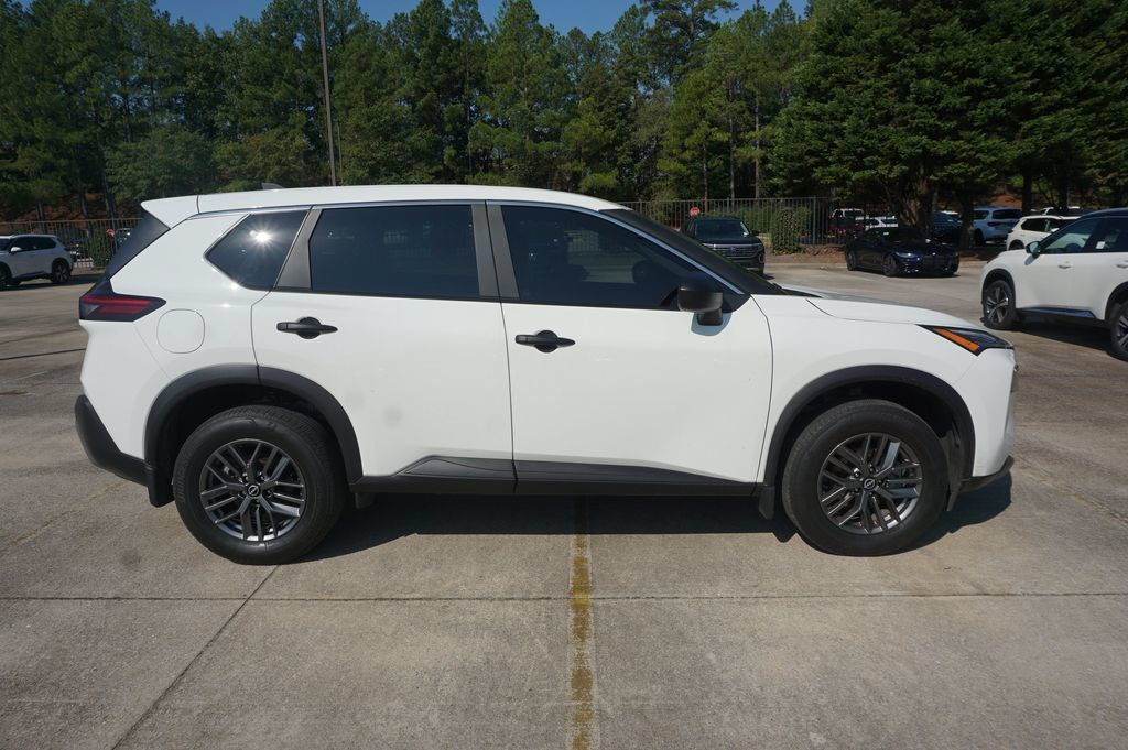 Used 2023 Nissan Rogue S FWD image 17