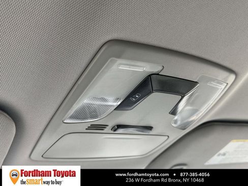 Used 2017 Toyota Sienna LE image 28
