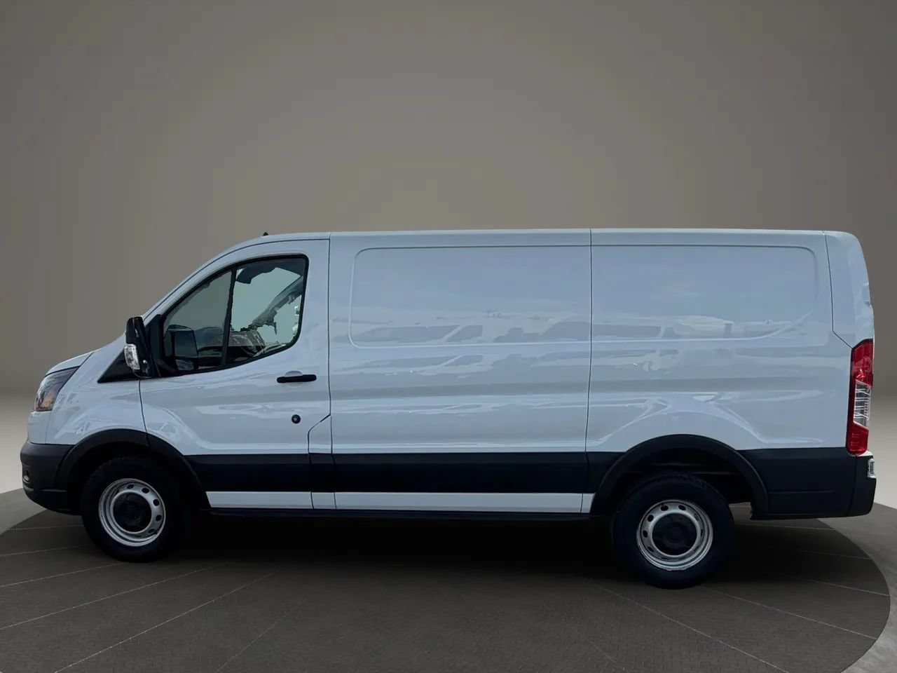 Used 2020 Ford Transit 250 Low Roof RWD image 3