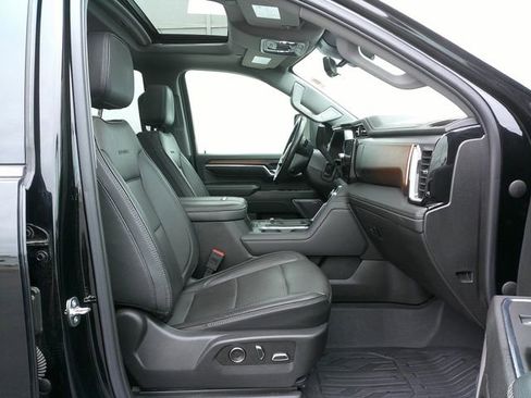 Used 2024 GMC Sierra 3500 Denali w/ Denali Reserve Package image 33