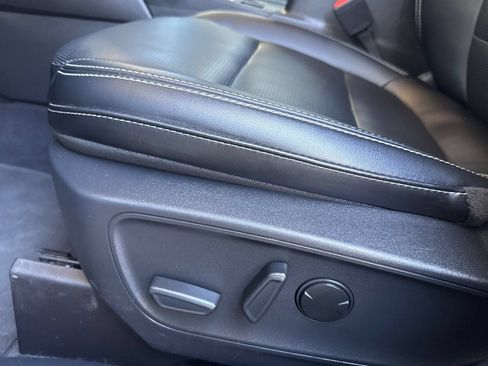 Used 2025 Ford Escape Platinum AWD/4WD image 12