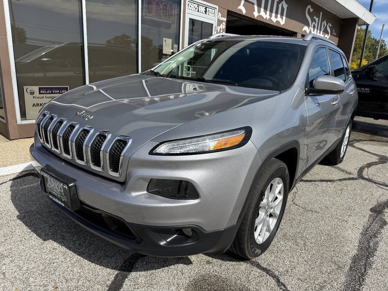 Used 2014 Jeep Cherokee Latitude AWD/4WD image 1
