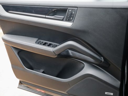 Certified 2024 Porsche Cayenne image 23