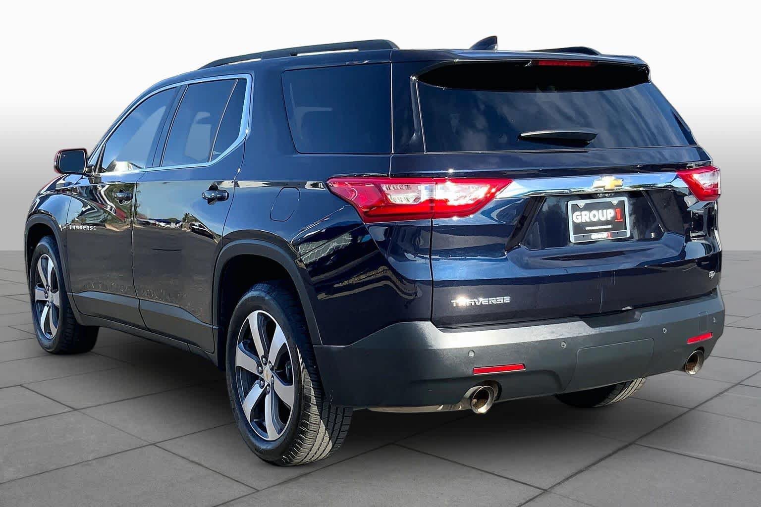 Used 2020 Chevrolet Traverse LT w/ LT Premium Package FWD image 12