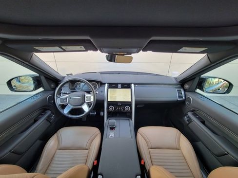 Used 2023 Land Rover Discovery Metropolitan Edition image 22
