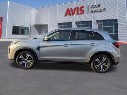 Used 2025 Mitsubishi Outlander Sport 2.0 SE image 2