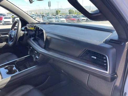 Used 2025 Chevrolet Tahoe LT AWD/4WD image 19