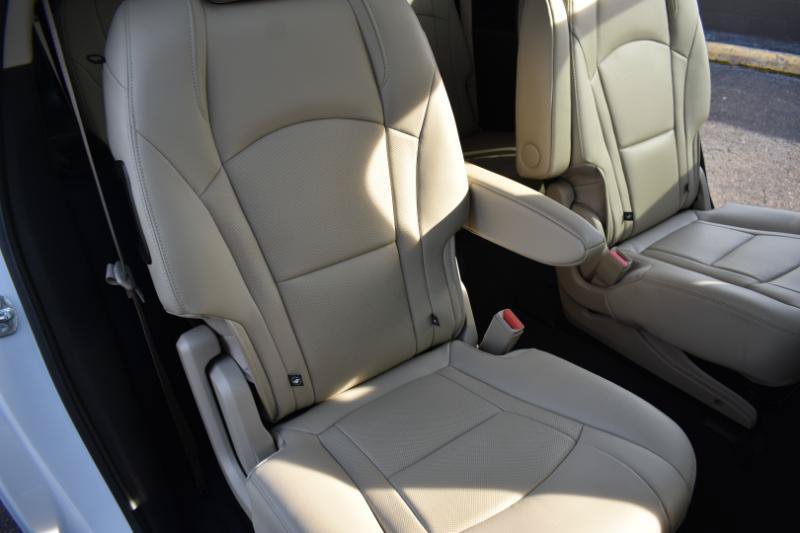 Used 2020 Buick Enclave Essence w/ Sound and Sites Package AWD/4WD image 13