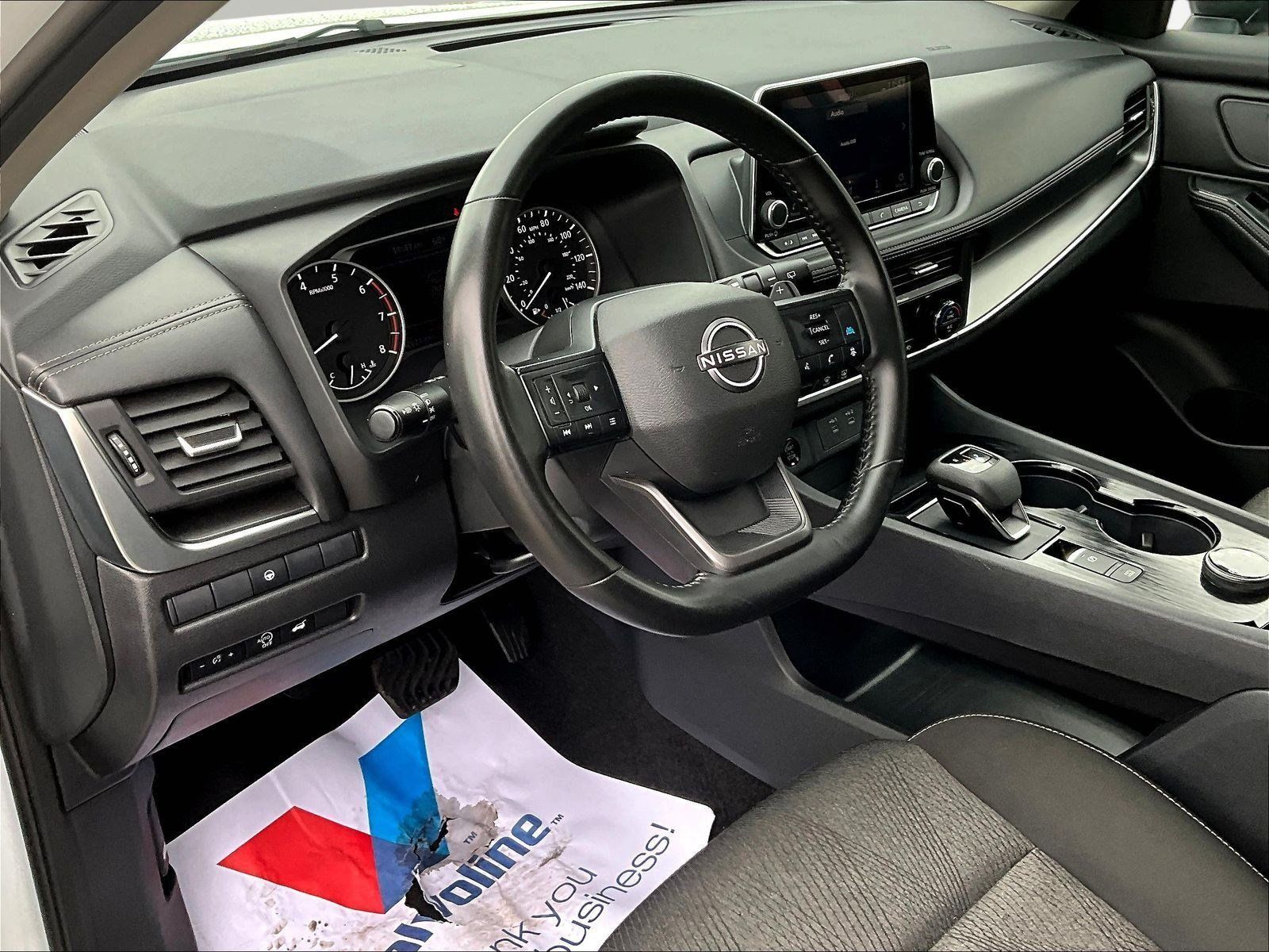 Used 2025 Nissan Rogue SV AWD/4WD image 19