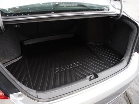 Used 2018 Honda Accord EX image 5