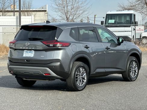 Used 2023 Nissan Rogue S image 2
