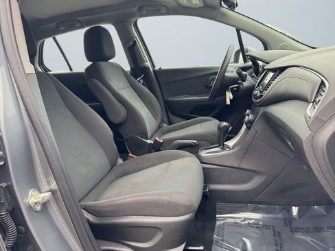 Used 2020 Chevrolet Trax LS FWD image 15