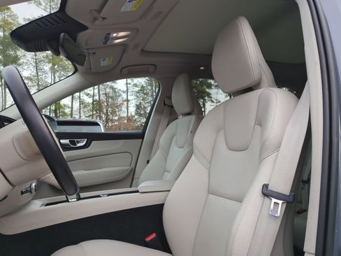 Used 2023 Volvo XC60 B5 Plus w/ Protection Package Premier image 16