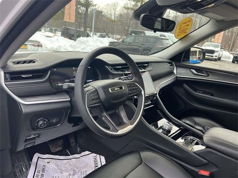 Certified 2023 Jeep Grand Cherokee Limited image 25