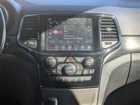 Used 2020 Jeep Grand Cherokee Laredo w/ 18" Wheel & 8.4" Radio Group image 29