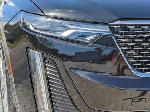 Used 2025 Cadillac XT6 Premium Luxury image 10