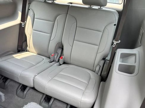 Used 2017 GMC Acadia SLT AWD/4WD image 16