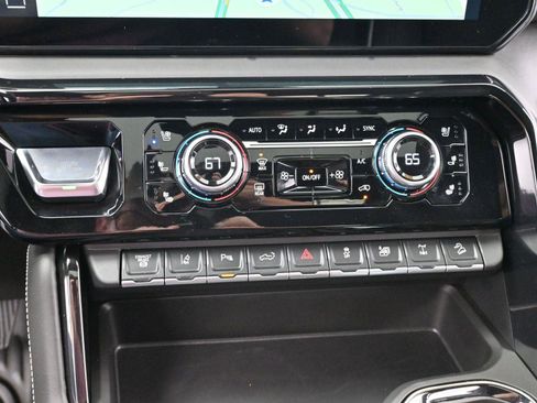 Used 2025 GMC Sierra 2500 AT4X image 11