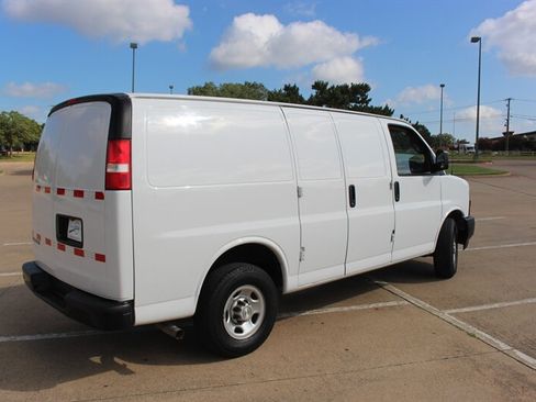 Used 2021 Chevrolet Express 2500 RWD image 4