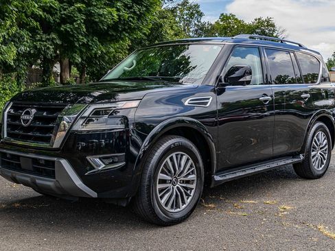 Certified 2023 Nissan Armada SL image 3
