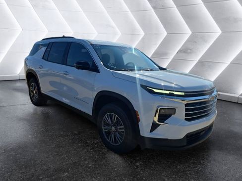 New 2027 Chevrolet Traverse LT w/ Driver Confidence Package FWD image 2