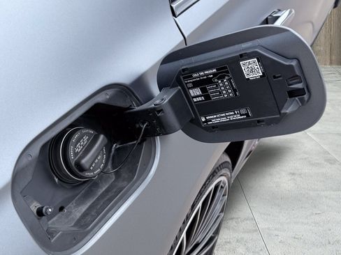 Used 2023 Mercedes-Benz S 500 4MATIC w/ AMG Line image 11