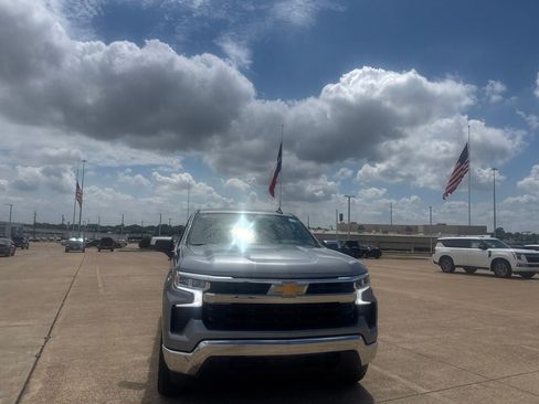 Used 2023 Chevrolet Silverado 1500 LT AWD/4WD image 4