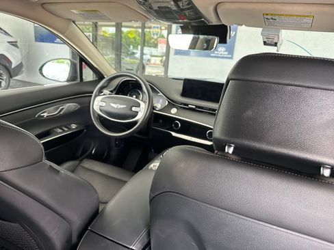 Used 2025 Genesis GV70 2.5T AWD/4WD image 16