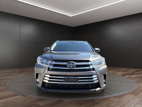 Used 2018 Toyota Highlander Limited AWD/4WD image 3