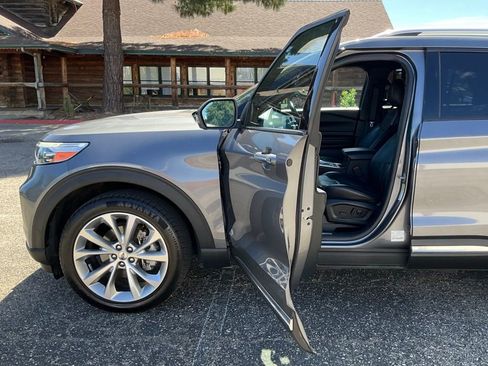 Used 2021 Ford Explorer Platinum w/ Equipment Group 601A AWD/4WD image 52