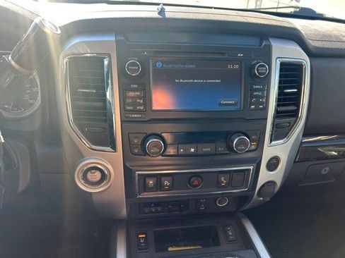 Used 2017 Nissan Titan SV image 9