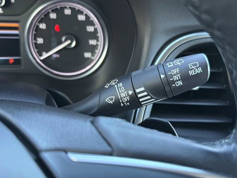 Used 2018 Buick Enclave Essence image 16