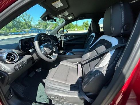 New 2025 Chevrolet Blazer EV LT image 12