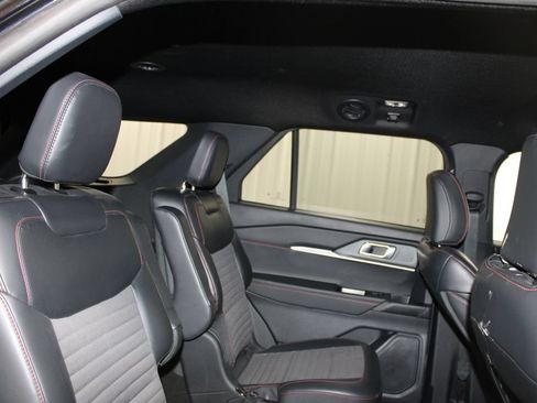 Used 2025 Ford Explorer ST-Line AWD/4WD image 23