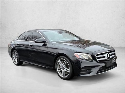 Certified 2018 Mercedes-Benz E 300 4MATIC image 3