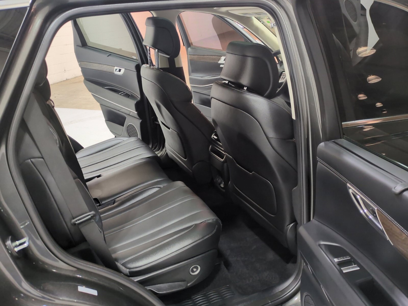 Certified 2025 Genesis GV80 2.5T Select AWD/4WD image 11