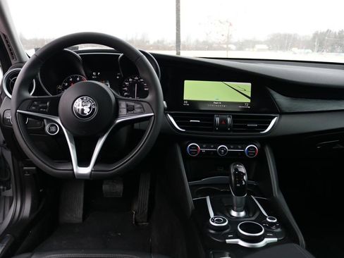 Used 2017 Alfa Romeo Giulia AWD image 13