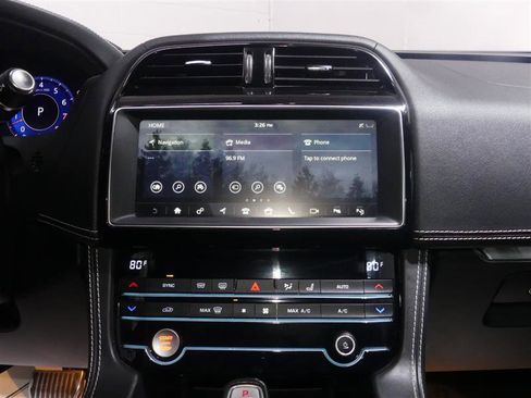 Used 2019 Jaguar F-PACE SVR image 36