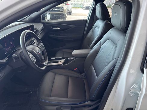 Used 2025 Buick Envista Sport Touring image 27