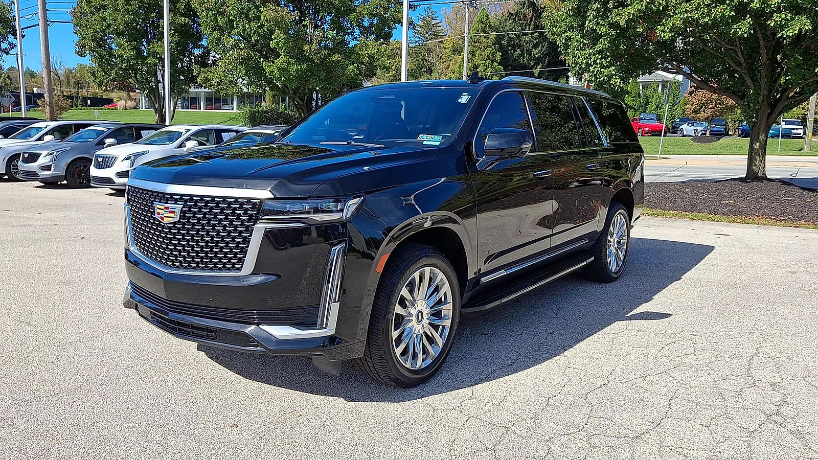 Used 2023 Cadillac Escalade ESV Premium Luxury AWD/4WD image 4