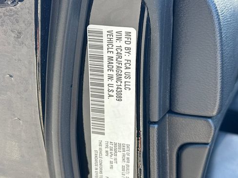 Certified 2022 Jeep Grand Cherokee Laredo X AWD/4WD image 30