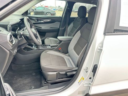 Used 2025 Chevrolet TrailBlazer LT image 36