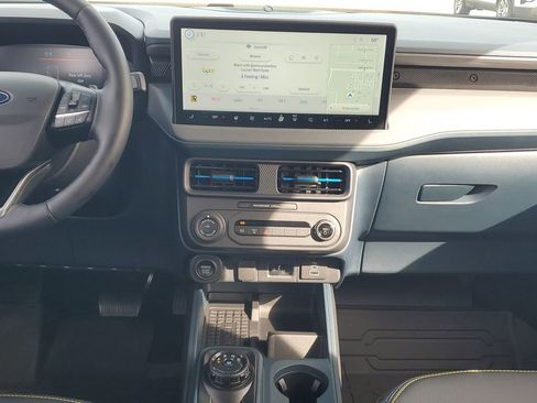 Used 2025 Ford Maverick Lobo image 28