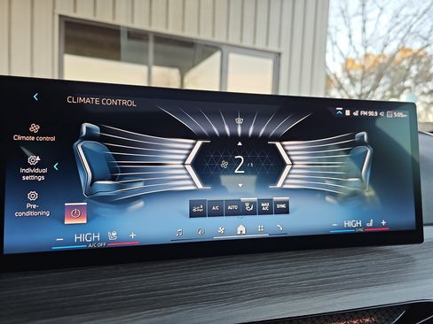 New 2026 BMW 330i Sedan w/ M Sport Package image 22