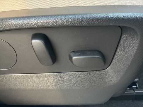 Used 2023 Buick Envision Avenir image 29