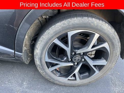 Used 2021 Toyota C-HR XLE FWD image 3
