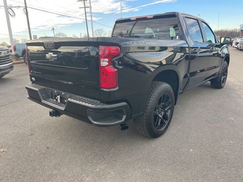 Used 2024 Chevrolet Silverado 1500 Custom w/ Dark Appearance Package image 5